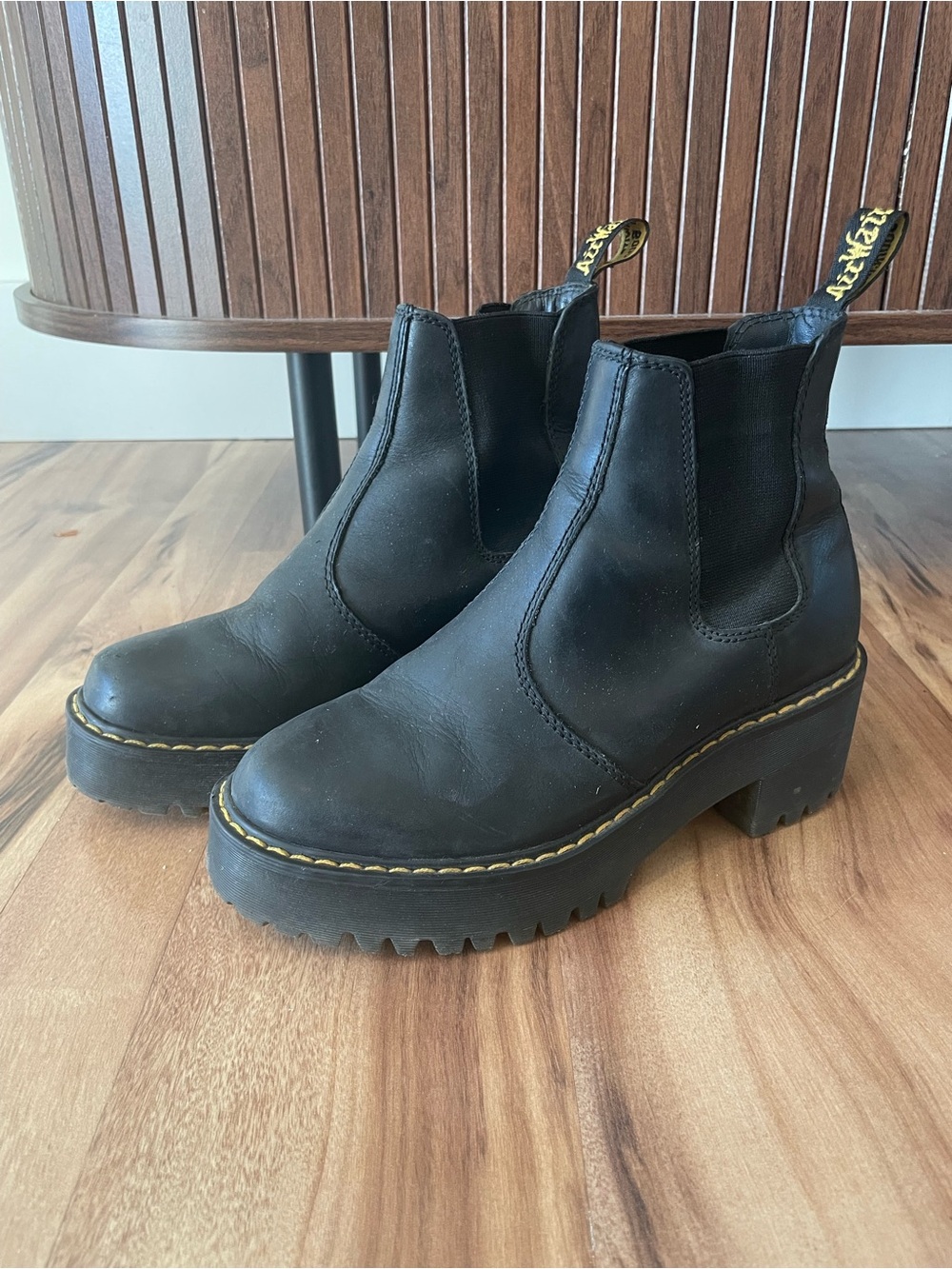 Dr Marten Chelsea platform boot